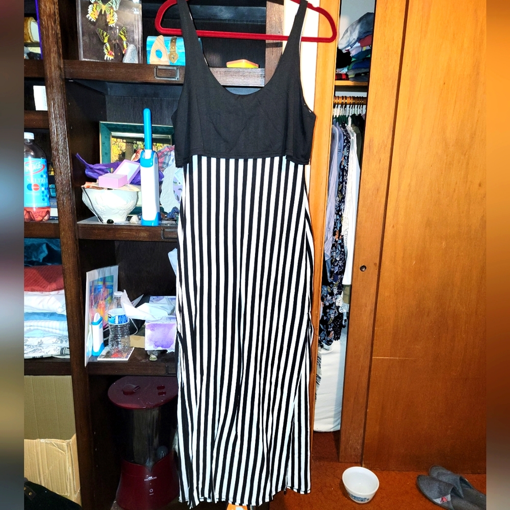 Curve hugging vintage maxi